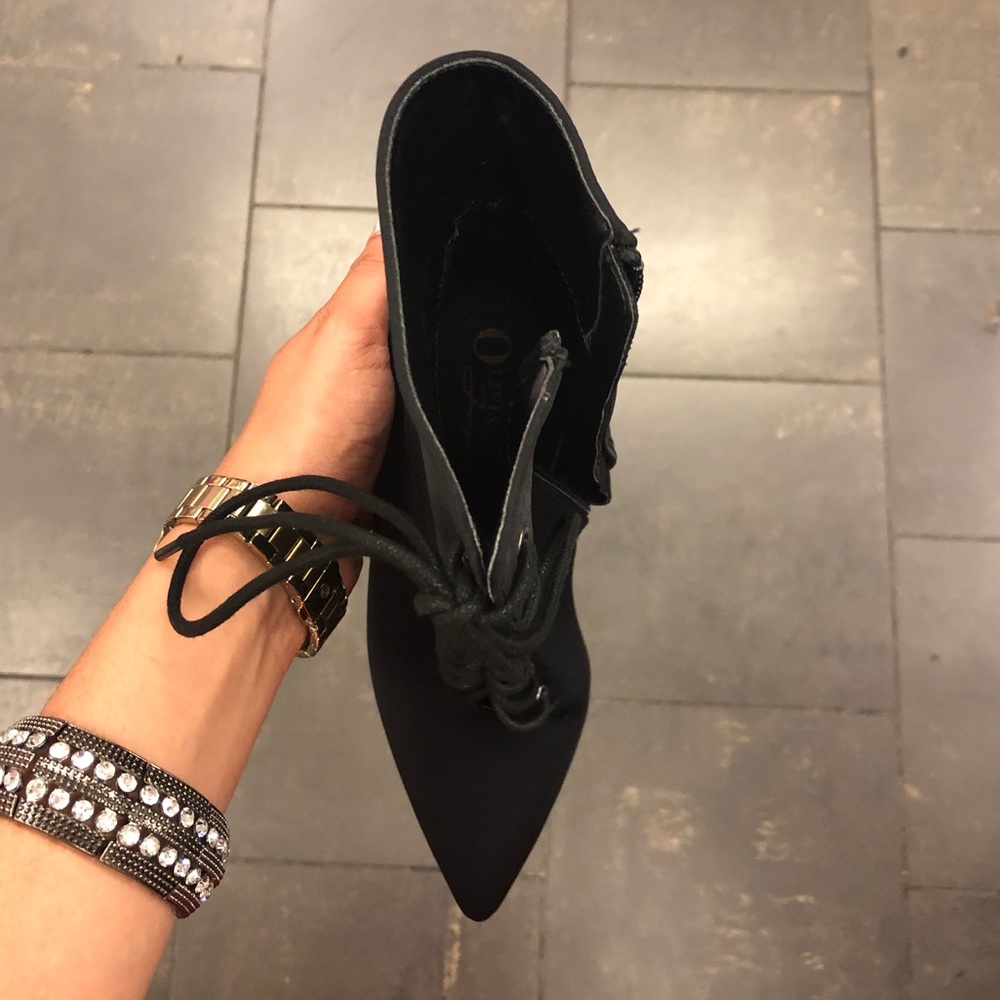 NWT - Black Pointy Ankle Comfy  Bootie Heels - Picture 2 of 5